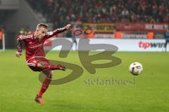 1. Bundesliga - Fußball - Bayer Leverkusen - FC Ingolstadt 04 - Florent Hadergjonaj (33, FCI) Schuß Flanke