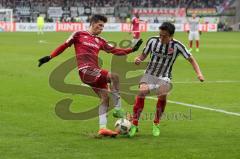 1. Bundesliga - Fußball - Eintracht Frankfurt - FC Ingolstadt 04 - Alfredo Morales (6, FCI)  gegen Makoto Hasebe (20 Frankfurt)