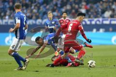 1. Bundesliga - Fußball - FC Schalke 04 - FC Ingolstadt 04 - Gerangel um den Ball, am Boden Darío Lezcano (11, FCI) drüber Dennis Aogo (15 Schalke) und rechts Alfredo Morales (6, FCI)
