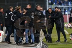 1. Bundesliga - Fußball - SV Darmstadt 98 - FC Ingolstadt 04 - Spiel ist aus erster Saisonsieg für den FCI, Cheftrainer Maik Walpurgis (FCI) Co-Trainer Michael Henke (FCI) jubeln