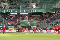 1. Bundesliga - Fußball - VfL Wolfsburg - FC Ingolstadt 04 - FCI macht sich vor den mitgereisten Fans warm