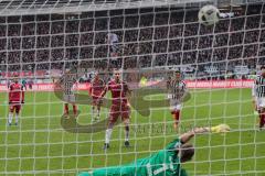 1. Bundesliga - Fußball - Eintracht Frankfurt - FC Ingolstadt 04 - Elfmeter Tor 0:2 durch Pascal Groß (10, FCI), Torwart Lukas Hradecky (1 Frankfurt) Jubel