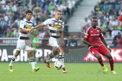 1. Bundesliga - Fußball - Borussia Mönchengladbach - FC Ingolstadt 04 - 2:0 - rechts Roger de Oliveira Bernardo (8, FCI) kommt zu spät