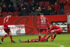 1. Bundesliga - Fußball - FC Ingolstadt 04 - SC Freiburg - Freistoß Markus Suttner (29, FCI) Tor zum 1:2 Jubel mit Pascal Groß (10, FCI) Max Christiansen (19, FCI) Florent Hadergjonaj (33, FCI)