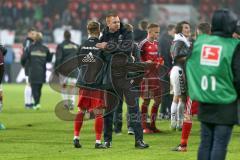 1. Bundesliga - Fußball - FC Ingolstadt 04 - SC Freiburg - Niederlage, nach dem Spiel Sonny Kittel (21, FCI) Cheftrainer Maik Walpurgis (FCI)