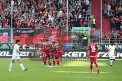 1. Bundesliga - Fußball - FC Ingolstadt 04 - 1. FSV Mainz 05 - Sieg Spiel 2:1 ist aus, Jubel am Spielfeld Alfredo Morales (6, FCI)  Pascal Groß (10, FCI) Sonny Kittel (21, FCI)