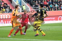 1. Bundesliga - Fußball - FC Ingolstadt 04 - Borussia Dortmund - Torwart Roman Weidenfeller (BVB 1) kommt Darío Lezcano (11, FCI) zuvor