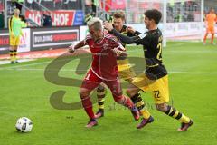 1. Bundesliga - Fußball - FC Ingolstadt 04 - Borussia Dortmund - Darío Lezcano (11, FCI) setzt sich gegen Matthias Ginter (BVB 28) und Christian Pulisic (BVB 22) durch