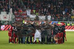 1. Bundesliga - Fußball - FC Ingolstadt 04 - RB Leipzig - Sieg 1:0 Jubel Teambesprechung auf dem Spielfeld