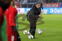 1. Bundesliga - Fußball - FC Ingolstadt 04 - SC Freiburg - Warmup unter Co-Trainer Michael Henke (FCI)