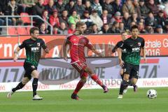 1. Bundesliga - Fußball - FC Ingolstadt 04 - FC Augsburg - Lukas Hinterseer (16, FCI) Ja-Cheol Koo (FCA 19)