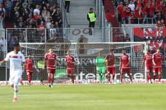 1. Bundesliga - Fußball - FC Ingolstadt 04 - Bayer 04 Leverkusen - Ausgleich Tor für Bayer Kai Havertz (Leverkusen 29), Torwart Martin Hansen (35, FCI) sitzt am Boden, hängende Köpfe bei Ingolstadt