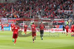 1. Bundesliga - Fußball - FC Ingolstadt 04 - Bayer 04 Leverkusen - FCI läuft zu den Fans Kurve Fahnen Jubel