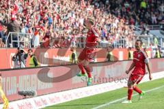 1. Bundesliga - Fußball - FC Ingolstadt 04 - 1. FSV Mainz 05 - Tor Jubel Florent Hadergjonaj (33, FCI) mit Marvin Matip (34, FCI)