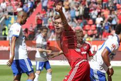 1. Bundesliga - Fußball - FC Ingolstadt 04 - FC Schalke 04 - letzter Spieltag - Max Christiansen (19, FCI) beschwert isch