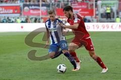 1. Bundesliga - Fußball - FC Ingolstadt 04 - Hertha BSC Berlin - Mitchel Weiser links und rechts Alfredo Morales (6, FCI)