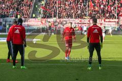 1. BL - Saison 2016/2017 - FC Ingolstadt 04 - FC Bayern München - Robert Leipertz (#13 FCI) beim warm machen - Foto: Meyer Jürgen