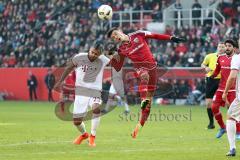 1. Bundesliga - Fußball - FC Ingolstadt 04 - FC Bayern - Arturo Vidal (23 Bayern) Alfredo Morales (6, FCI)