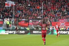 1. Bundesliga - Fußball - FC Ingolstadt 04 - Werder Bremen - Tor Jubel 1:0 Darío Lezcano (11, FCI), animiert die Fans