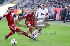 1. Bundesliga - Fußball - FC Ingolstadt 04 - FC Bayern - Mathew Leckie (7, FCI) Markus Suttner (29, FCI)  Philipp Lahm (21 Bayern)