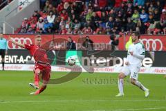 1. Bundesliga - Fußball - FC Ingolstadt 04 - Werder Bremen - Sonny Kittel (21, FCI) Fin Bartels (22 Bremen)
