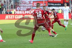 1. Bundesliga - Fußball - FC Ingolstadt 04 - 1. FSV Mainz 05 - Lukas Hinterseer (16, FCI) passt zu Pascal Groß (10, FCI) Torchance