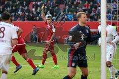 1. Bundesliga - Fußball - FC Ingolstadt 04 - FC Bayern - Darío Lezcano (11, FCI) fordert den Ball
