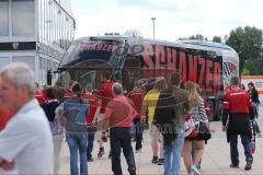 1. Bundesliga - Fußball - FC Ingolstadt 04 - FC Schalke 04 - letzter Spieltag - der Bus der Schanzer FCI kommt