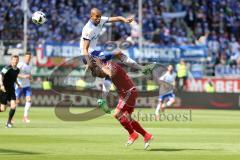 1. Bundesliga - Fußball - FC Ingolstadt 04 - FC Schalke 04 - letzter Spieltag - Darío Lezcano (11, FCI) Naldo (29 Schalke) Zweikampf