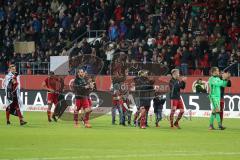 1. Bundesliga - Fußball - FC Ingolstadt 04 - RB Leipzig - Sieg 1:0 Jubel Team bedankt sich bei den Fans