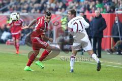 1. Bundesliga - Fußball - FC Ingolstadt 04 - FC Bayern - Darío Lezcano (11, FCI) Philipp Lahm (21 Bayern)