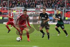 1. Bundesliga - Fußball - FC Ingolstadt 04 - FC Augsburg - Mathew Leckie (7, FCI) Christoph Janker (FCA 16) Dominik Kohr (FCA 21)