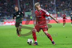 1. Bundesliga - Fußball - FC Ingolstadt 04 - FC Augsburg - Sonny Kittel (21, FCI) Ji Dong-Won (FCA 22)