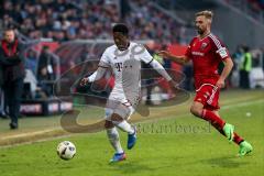 1. Bundesliga - Fußball - FC Ingolstadt 04 - FC Bayern - David Alaba (27 Bayern) Lukas Hinterseer (16, FCI)