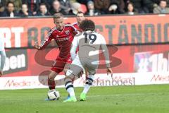 1. Bundesliga - Fußball - FC Ingolstadt 04 - Borussia Mönchengladbach - Florent Hadergjonaj (33, FCI) Fabian Johnson (#19 Gladbach)