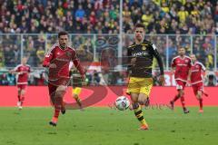 1. Bundesliga - Fußball - FC Ingolstadt 04 - Borussia Dortmund - Mathew Leckie (7, FCI) Julian Weigl (BVB 33)