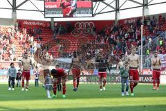1. Bundesliga - Fußball - FC Ingolstadt 04 - 1. FSV Mainz 05 - Sieg Spiel 2:1 ist aus, Jubel mit den Fans Roger de Oliveira Bernardo (8, FCI) Florent Hadergjonaj (33, FCI) Lukas Hinterseer (16, FCI)