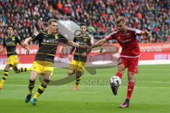 1. Bundesliga - Fußball - FC Ingolstadt 04 - Borussia Dortmund - Matthias Ginter (BVB 28) Lukas Hinterseer (16, FCI)