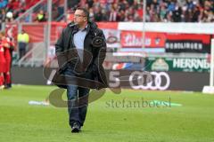 1. Bundesliga - Fußball - FC Ingolstadt 04 - FC Augsburg - Cheftrainer Markus Kauczinski (FCI) vor dem Spiel angespannt