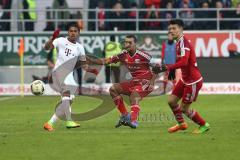 1. Bundesliga - Fußball - FC Ingolstadt 04 - FC Bayern - Douglas Costa (11 Bayern) Marvin Matip (34, FCI) Alfredo Morales (6, FCI)