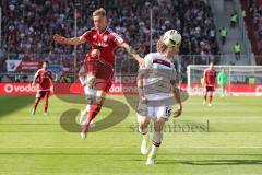 1. Bundesliga - Fußball - FC Ingolstadt 04 - Bayer 04 Leverkusen - Sonny Kittel (21, FCI) Ballannahme in der Luft Torschuß, Tin Jedvaj (16 Leverkusen )