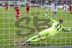 1. Bundesliga - Fußball - FC Ingolstadt 04 - Werder Bremen - Elfemter für FCI, Pascal Groß (10, FCI) verwandelt zum 2:1, Torwart Felix Wiedwald (42 Bremen) Tor Jubel