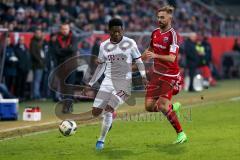 1. Bundesliga - Fußball - FC Ingolstadt 04 - FC Bayern - David Alaba (27 Bayern) Lukas Hinterseer (16, FCI)