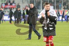 1. BL - Saison 2016/2017 - FC Ingolstadt 04 - RB-Leipzig - Maik Walpurgis (Trainer FCI) bedankt sich bei den Fans - Foto: Meyer Jürgen