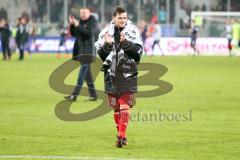 1. BL - Saison 2016/2017 - FC Ingolstadt 04 - RB-Leipzig - Pascal Groß (#10 FCI) bedankt sich bei den Fans - Jubel - Foto: Meyer Jürgen