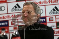 1. Bundesliga - Fußball - FC Ingolstadt 04 - Vorstellung neuer Cheftrainer Maik Walpurgis Pressekonferenz - Sportdirektor Thomas Linke (FCI)