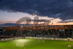 1. Bundesliga - Fußball - FC Ingolstadt 04 - 1. Training mit neuem Trainer - Cheftrainer Maik Walpurgis (FCI) - Sonnenuntergang Schanzer Audi Sportpark Trainingsplätze Platz
