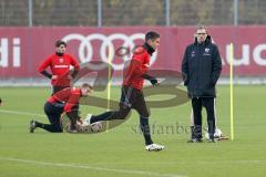 1. Bundesliga - Fußball - FC Ingolstadt 04 - Training - Interimstrainer Michael Henke übernimmt Training bis neuer Cheftrainer gefunden ist, rechts