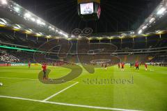 DFB - Pokalspiel - Eintracht Frankfurt - FC Ingolstadt 04 - Commerzbank Arena mit leeren Zuschauerrängen - Spieler beim warm machen - Foto: Meyer Jürgen