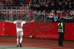 2. Bundesliga - Fußball - 1. FC Nürnberg - FC Ingolstadt 04 - Tor Jubel Stefan Kutschke (20, FCI) springt über die Bande zu den Fans
